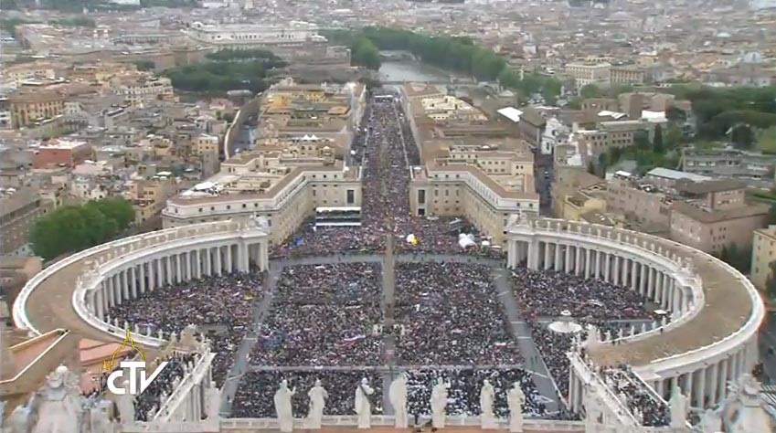 Santificazione dei due Papi Giovanni XXIII e Giovanni Paolo II in San Pietro